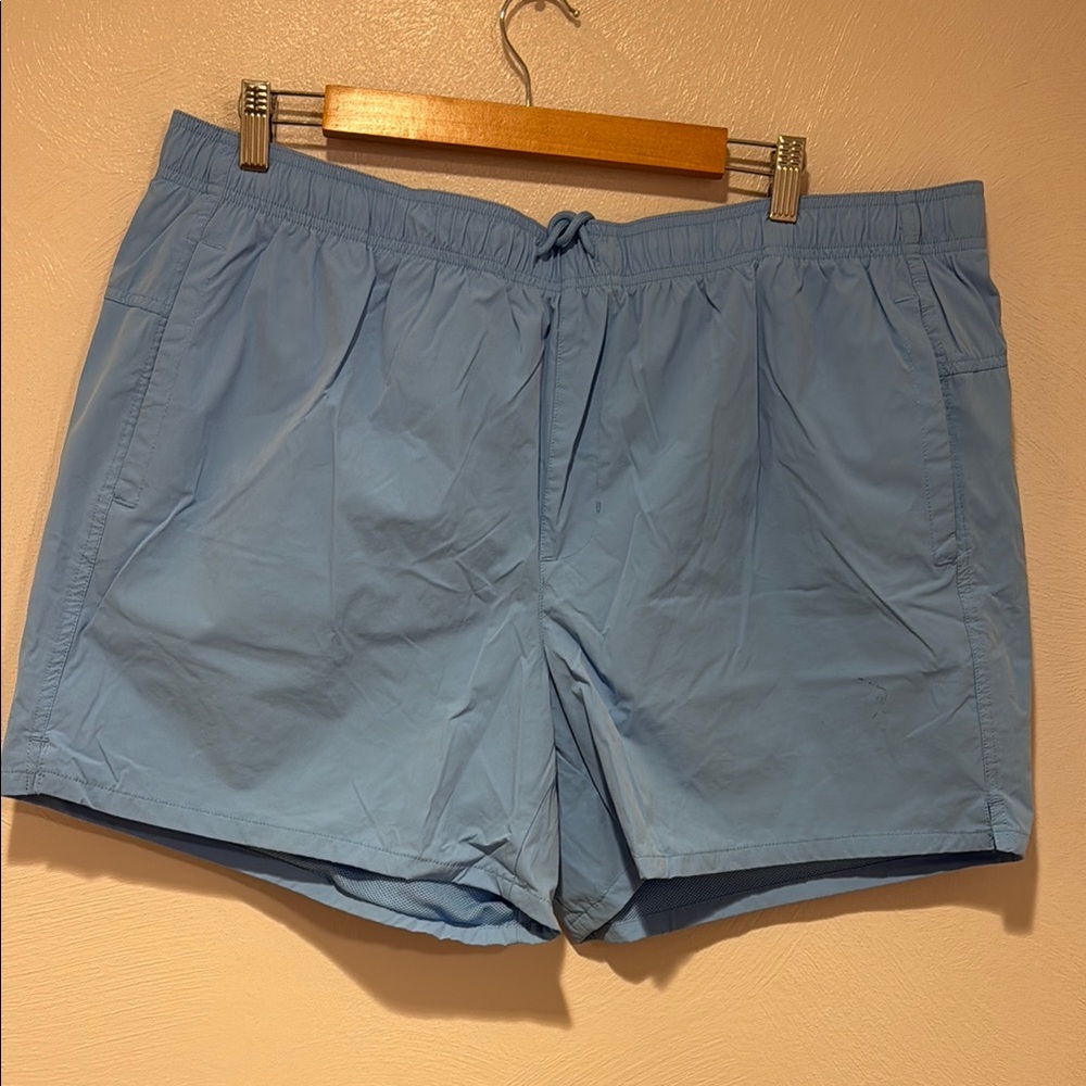 VRST Mens 5 in light blue shorts